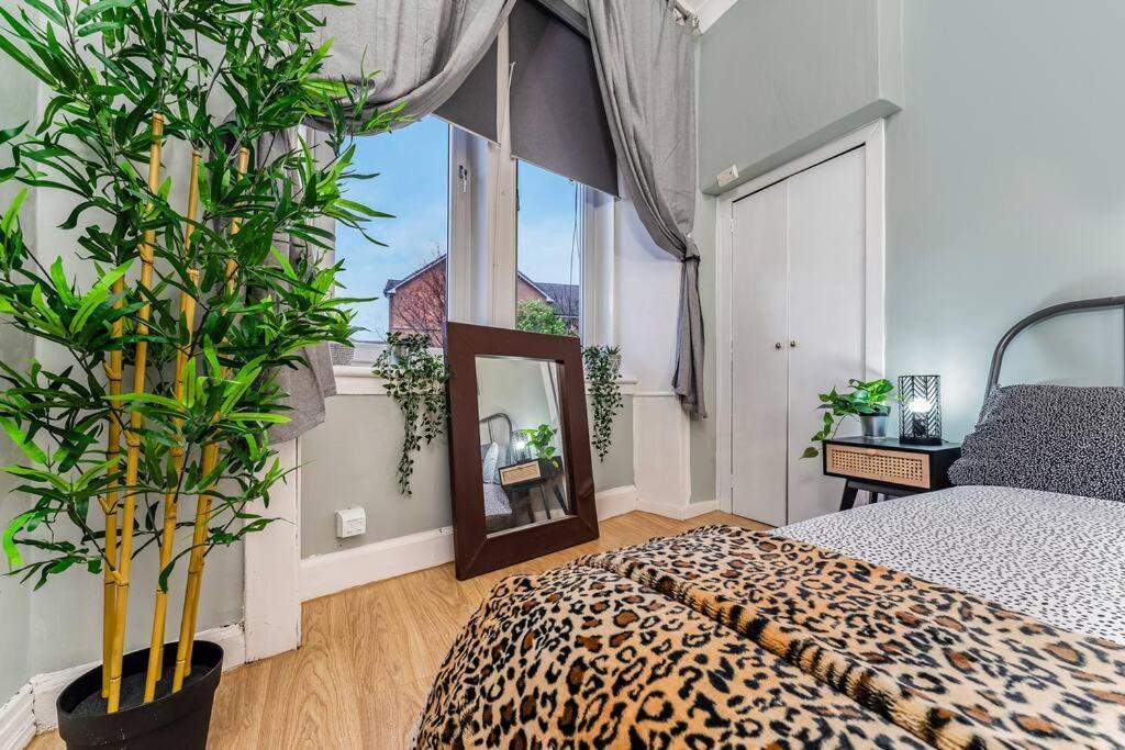 Traditional 1-Bed Flat In Southside Glasgow Zewnętrze zdjęcie